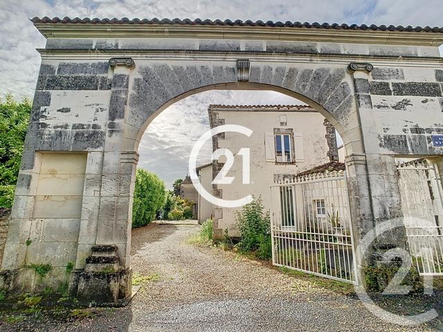 Maison à vendre - 7 pièces - 210 m2 - St Meme Les Carrieres - 16 - POITOU-CHARENTES